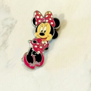 Disney Minnie Mouse pink polka dot collectors trading pin